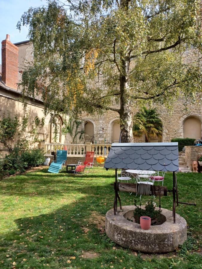 Au Puits De L'Abbaye Daire Bourges Dış mekan fotoğraf