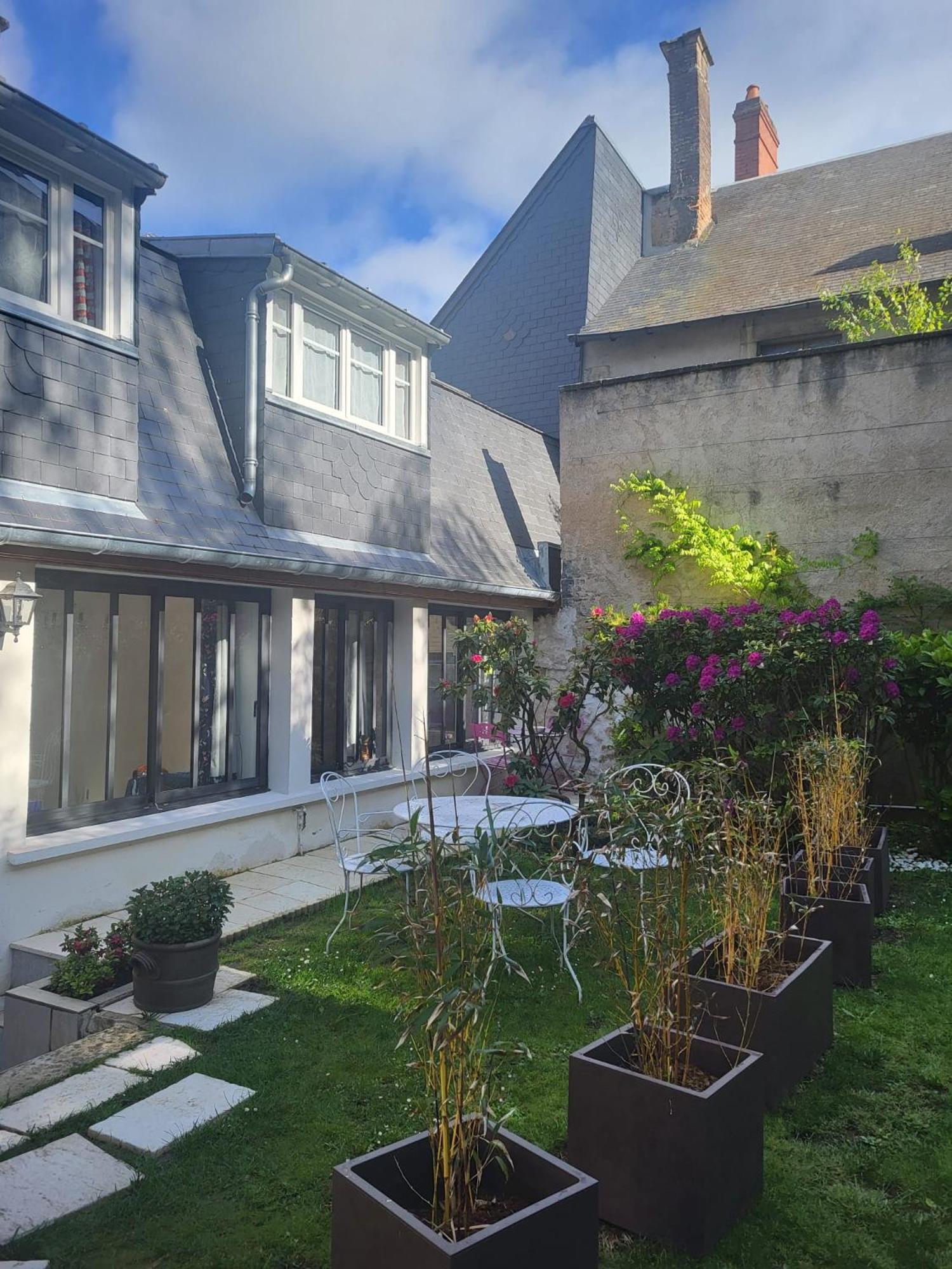 Au Puits De L'Abbaye Daire Bourges Dış mekan fotoğraf